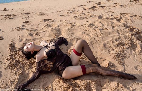    XingYan星颜社-387-清妙-沙漠户外拍摄轻透黑纱黑色内衣黑丝写真-极品性感诱惑大尺度作品-2025.08.21第18张图片