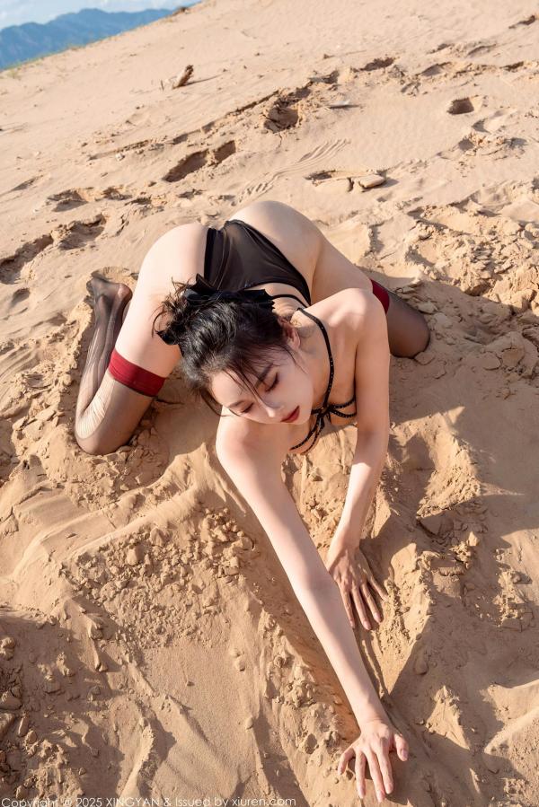    XingYan星颜社-387-清妙-沙漠户外拍摄轻透黑纱黑色内衣黑丝写真-极品性感诱惑大尺度作品-2025.08.21第52张图片
