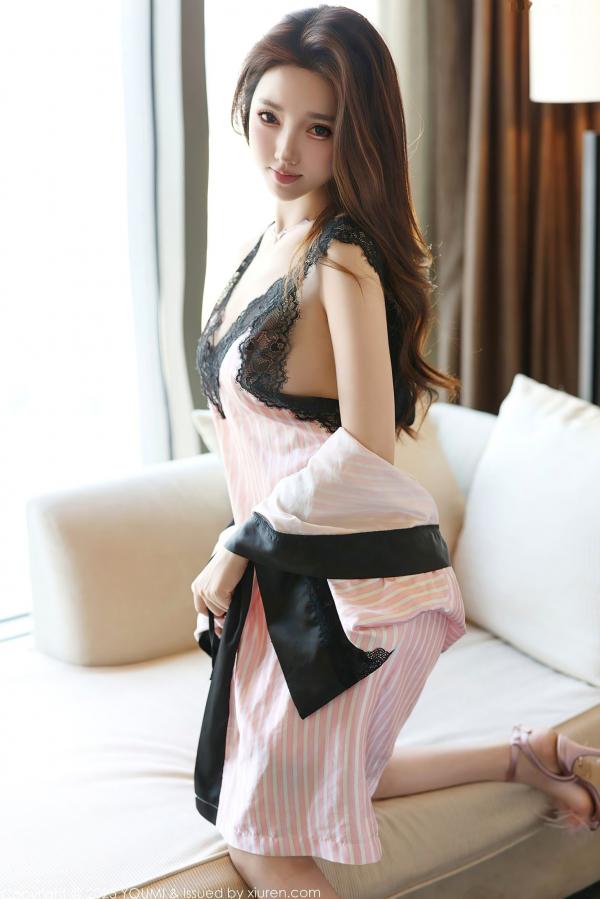    YouMi尤蜜荟-1161-桃桃·夭夭Twins姐妹花-粉色条纹吊带睡裙-白色蕾丝内衣诱惑-极致丝滑私房照-性感女神写真第11张图片