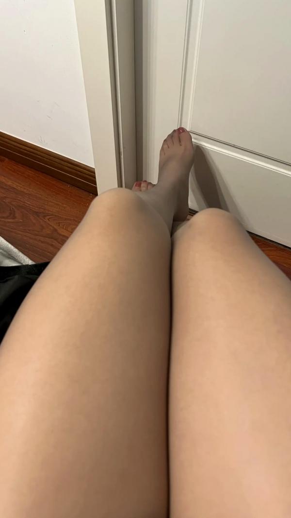    陈大小姐 - 灰色丝袜与黑丝高跟下的极品肉感美腿，私房家居风格写真第25张图片