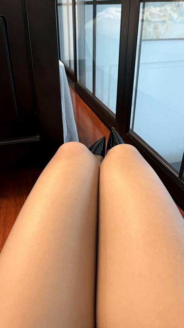    陈大小姐 - 灰色丝袜与黑丝高跟下的极品肉感美腿，私房家居风格写真第29张图片