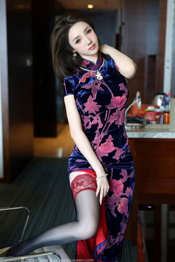    YouMi尤蜜荟1158期：桃桃·夭夭Twins深色花卉旗袍、黑蕾丝内衣私房照，演绎极致性感诱惑与丝袜美腿风情第10张图片