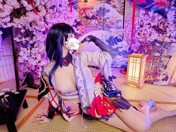    橙子喵酱雷神COS原神角色，日式樱花和室唯美私房写真，极致诱惑大尺度动漫角色扮演第17张图片