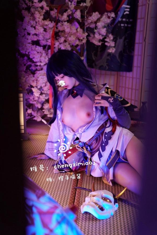    橙子喵酱雷神COS原神角色，日式樱花和室唯美私房写真，极致诱惑大尺度动漫角色扮演第26张图片
