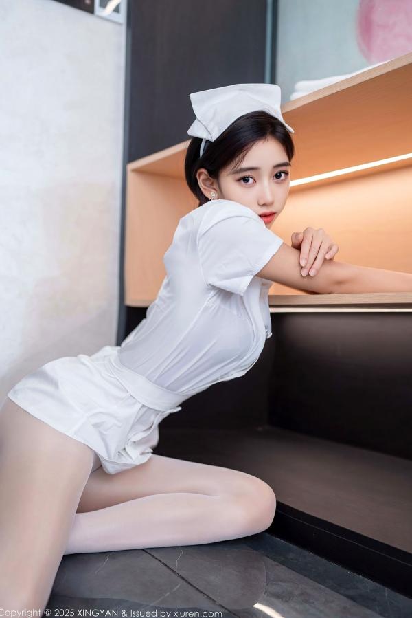 时安安Camellia 时安安  XingYan星颜社-371-时安安：纯欲白色护士制服诱惑，紧身白丝展现性感身材，唯美室内私房写真-2025.07.17第25张图片