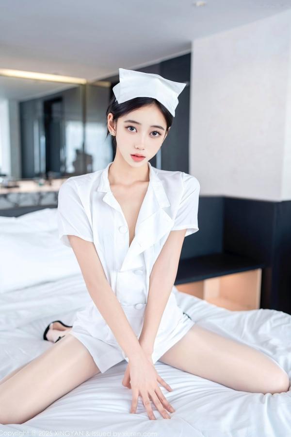 时安安Camellia 时安安  XingYan星颜社-371-时安安：纯欲白色护士制服诱惑，紧身白丝展现性感身材，唯美室内私房写真-2025.07.17第34张图片