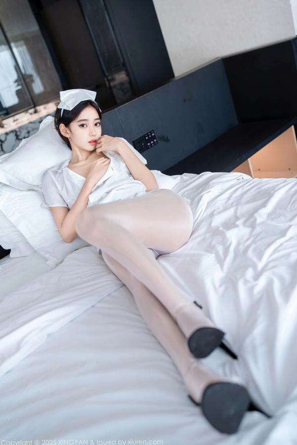 时安安Camellia 时安安  XingYan星颜社-371-时安安：纯欲白色护士制服诱惑，紧身白丝展现性感身材，唯美室内私房写真-2025.07.17第43张图片