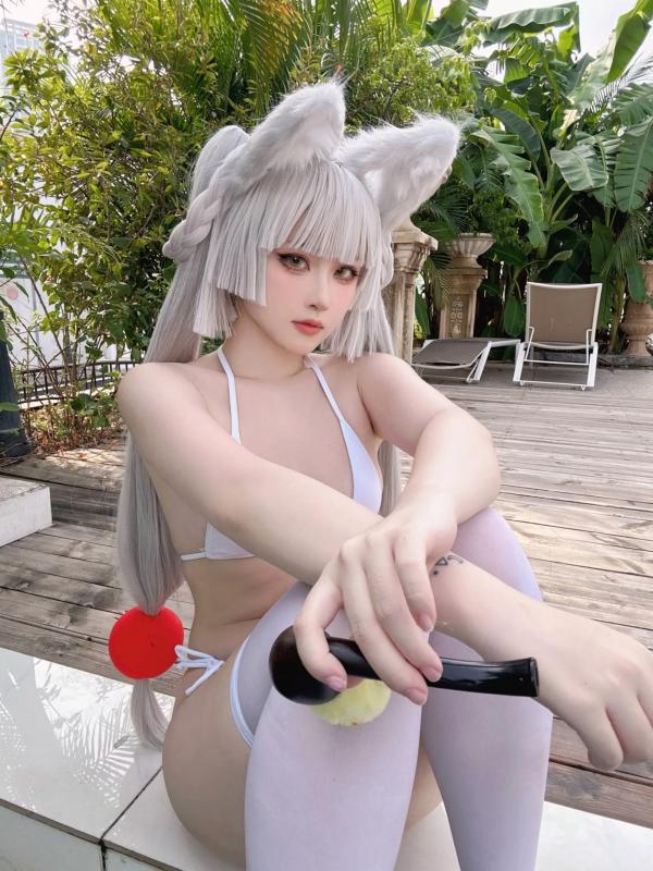    屿鱼 - 兽耳白毛狐狸泳池比基尼私房照，清纯白嫩cosplay角色扮演诱惑写真第14张图片
