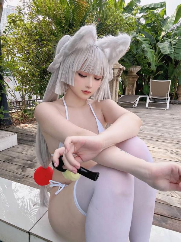    屿鱼 - 兽耳白毛狐狸泳池比基尼私房照，清纯白嫩cosplay角色扮演诱惑写真第18张图片