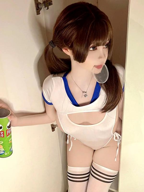    无欲无求的推土君 - 性感校园学妹私房写真，双马尾与镂空制服的极致诱惑，展现完美曲线与娇羞神态第1张图片