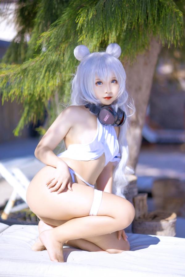    Sayo-Momo《碧蓝航线》恶毒Cosplay，纯白比基尼海滩写真，少女感十足的诱惑盛宴第4张图片