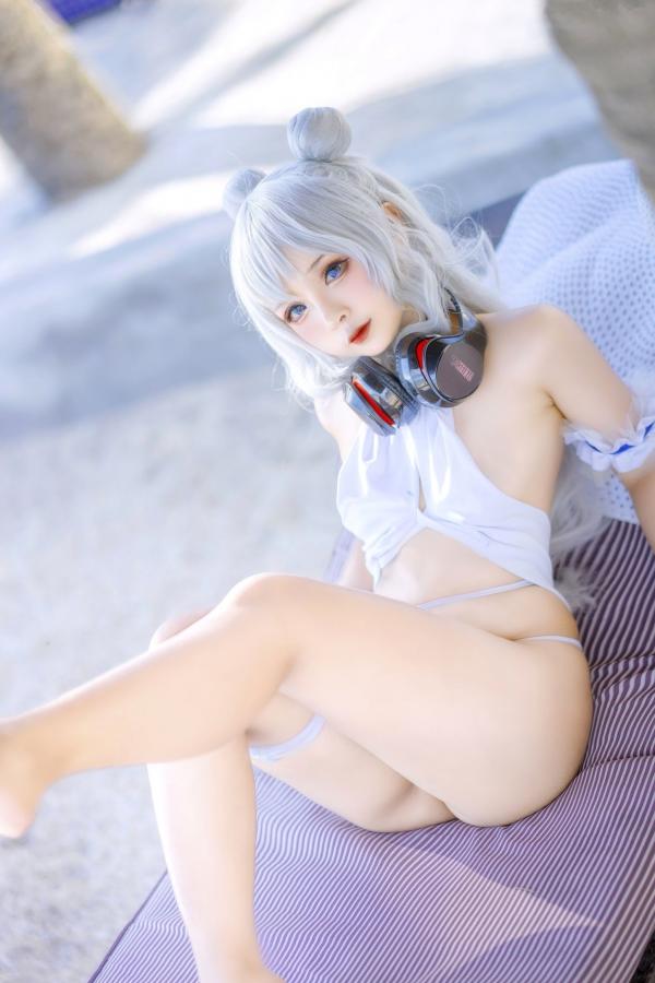    Sayo-Momo《碧蓝航线》恶毒Cosplay，纯白比基尼海滩写真，少女感十足的诱惑盛宴第8张图片