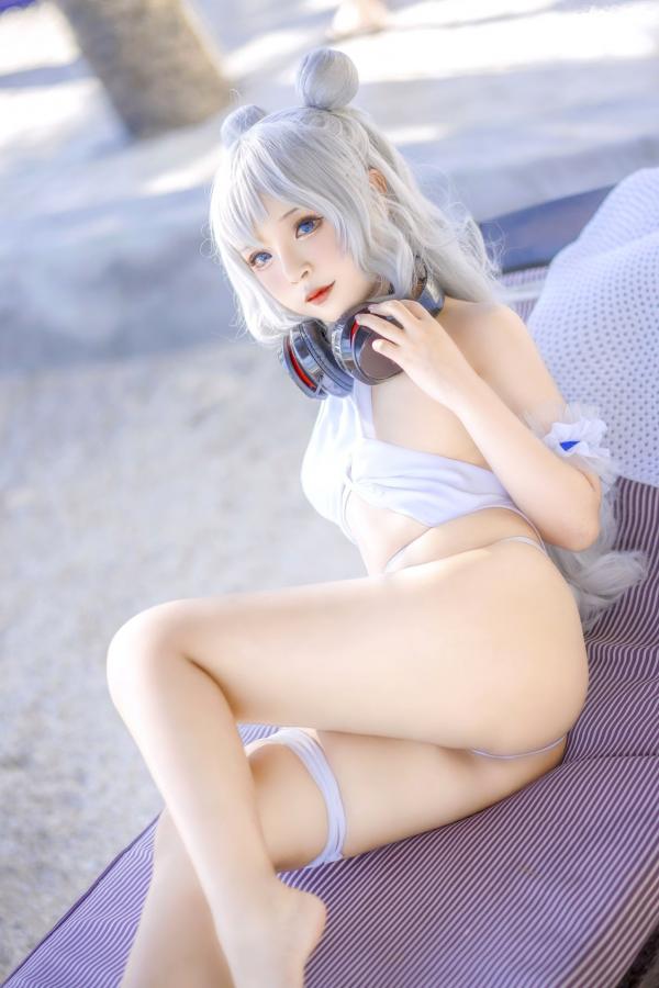    Sayo-Momo《碧蓝航线》恶毒Cosplay，纯白比基尼海滩写真，少女感十足的诱惑盛宴第9张图片