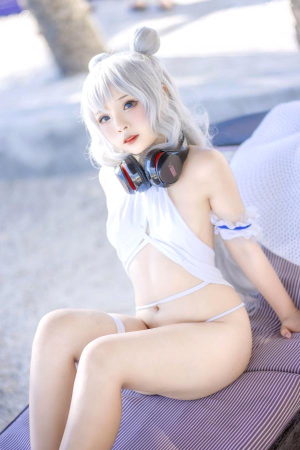    Sayo-Momo《碧蓝航线》恶毒Cosplay，纯白比基尼海滩写真，少女感十足的诱惑盛宴第10张图片