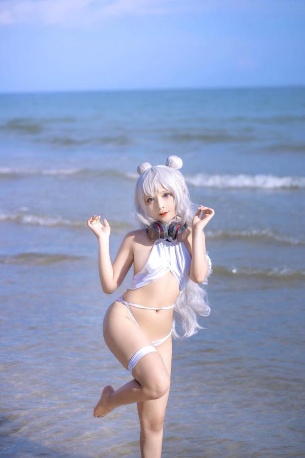    Sayo-Momo《碧蓝航线》恶毒Cosplay，纯白比基尼海滩写真，少女感十足的诱惑盛宴第12张图片