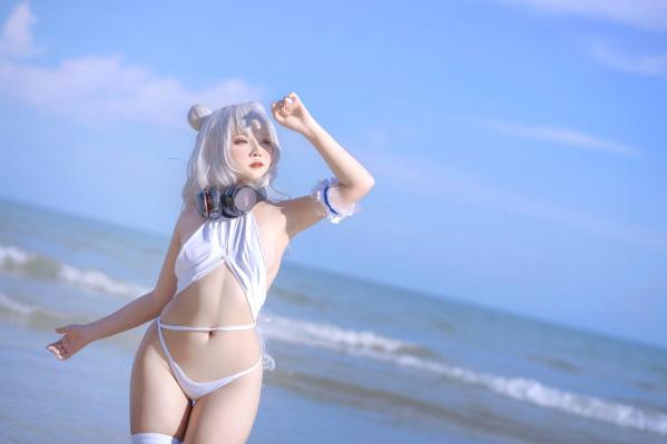    Sayo-Momo《碧蓝航线》恶毒Cosplay，纯白比基尼海滩写真，少女感十足的诱惑盛宴第14张图片