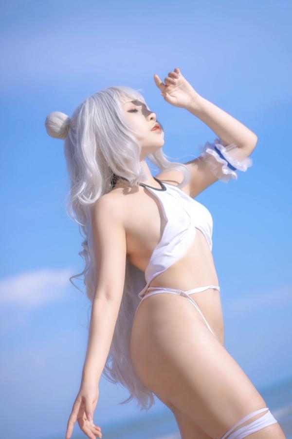    Sayo-Momo《碧蓝航线》恶毒Cosplay，纯白比基尼海滩写真，少女感十足的诱惑盛宴第15张图片