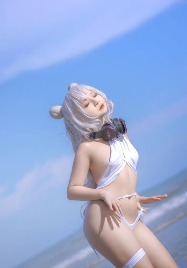    Sayo-Momo《碧蓝航线》恶毒Cosplay，纯白比基尼海滩写真，少女感十足的诱惑盛宴第16张图片