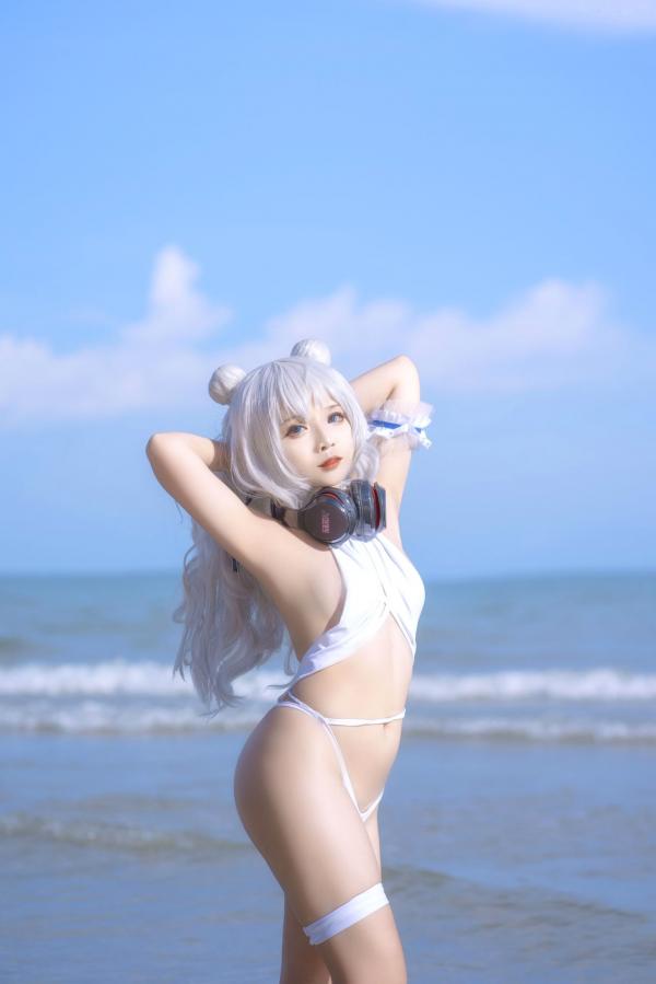    Sayo-Momo《碧蓝航线》恶毒Cosplay，纯白比基尼海滩写真，少女感十足的诱惑盛宴第17张图片