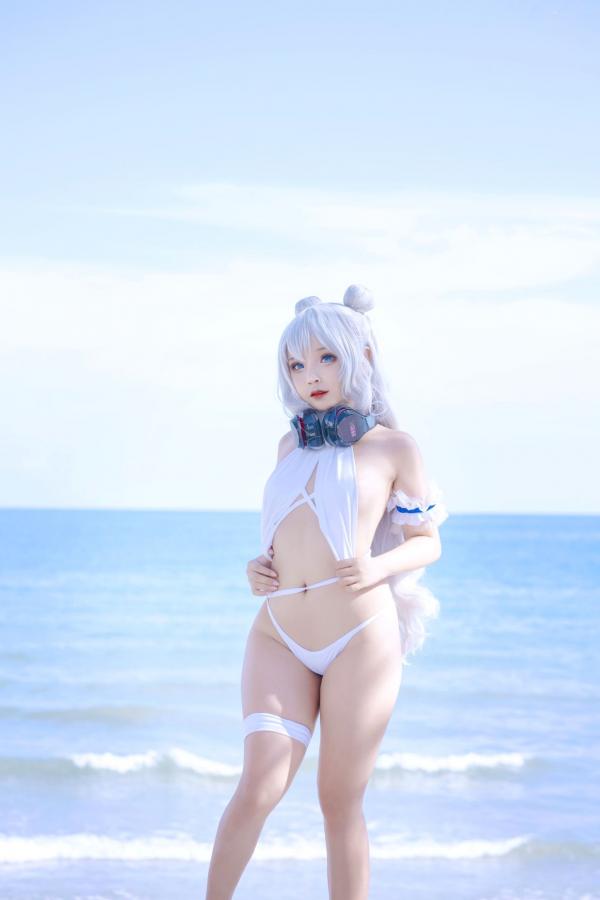    Sayo-Momo《碧蓝航线》恶毒Cosplay，纯白比基尼海滩写真，少女感十足的诱惑盛宴第18张图片