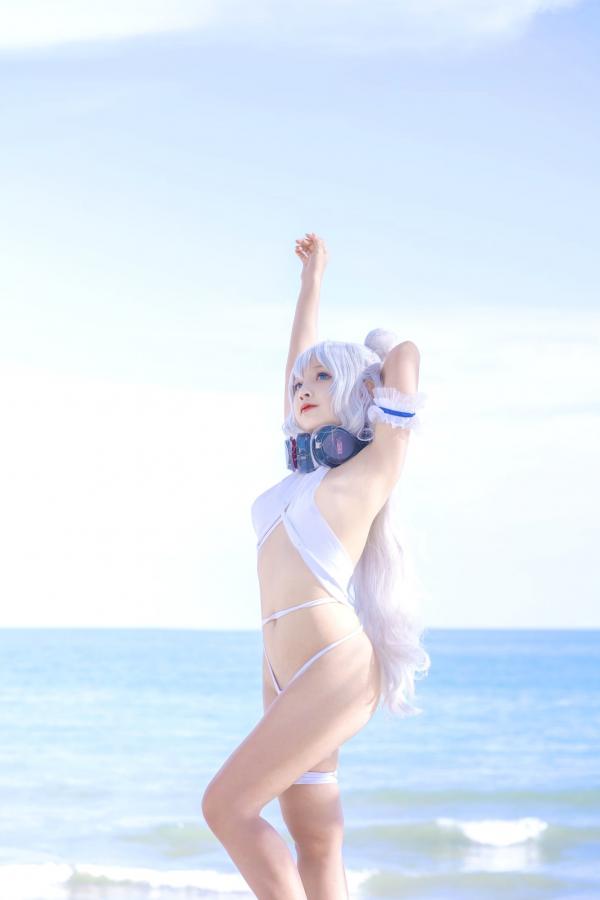    Sayo-Momo《碧蓝航线》恶毒Cosplay，纯白比基尼海滩写真，少女感十足的诱惑盛宴第19张图片