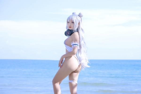    Sayo-Momo《碧蓝航线》恶毒Cosplay，纯白比基尼海滩写真，少女感十足的诱惑盛宴第20张图片