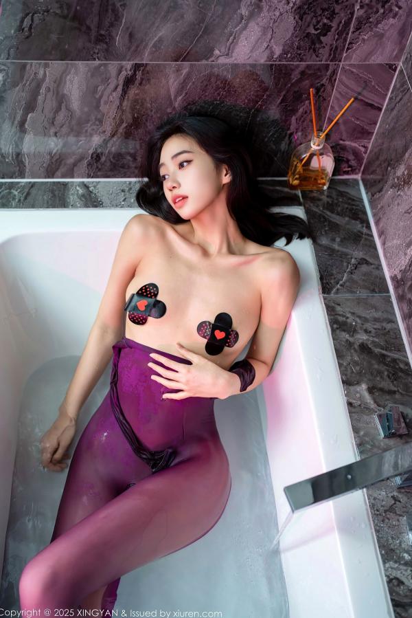 时安安Camellia 时安安  XingYan星颜社-363-时安安-紫色轻透连体衣私房大片：浴缸湿身诱惑与高冷时尚写真第66张图片