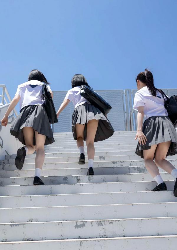    かすみ草とステラ 有岡ちひろ_小柴美羽_比賀ハル写真集 『 複雑な関係 』 校园泳装比基尼清纯甜美青春写真第24张图片