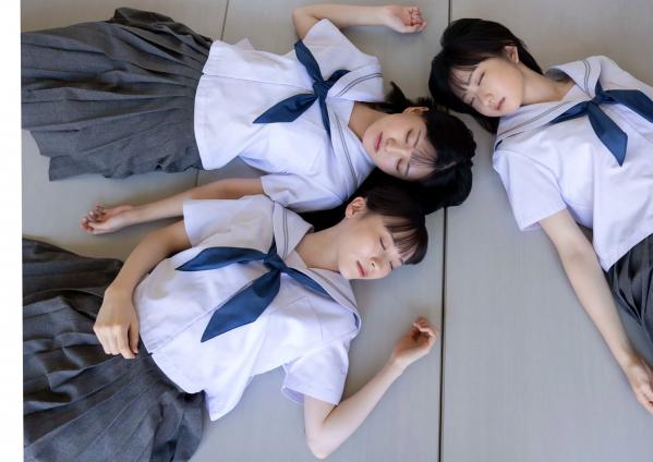    かすみ草とステラ 有岡ちひろ_小柴美羽_比賀ハル写真集 『 複雑な関係 』 校园泳装比基尼清纯甜美青春写真第38张图片