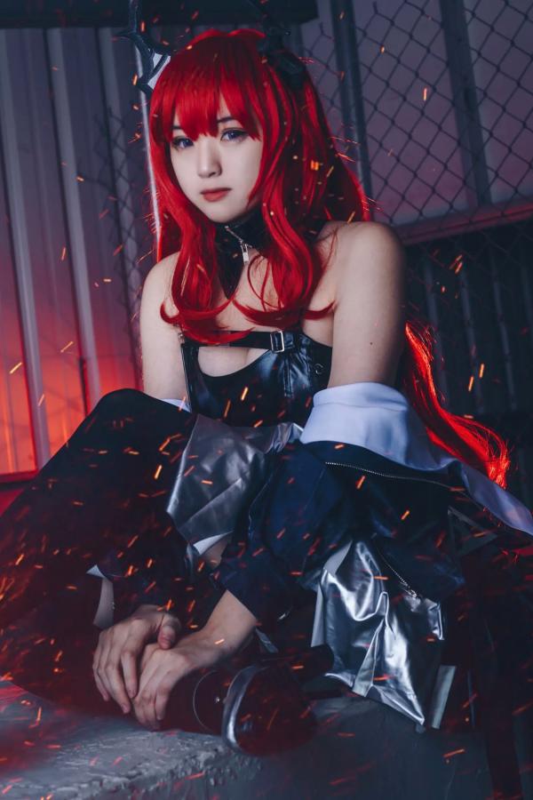    Hatori Sama - 明日方舟史尔特尔Cosplay，高冷御姐工业风战损重剑，冷艳绝美视觉大片第4张图片