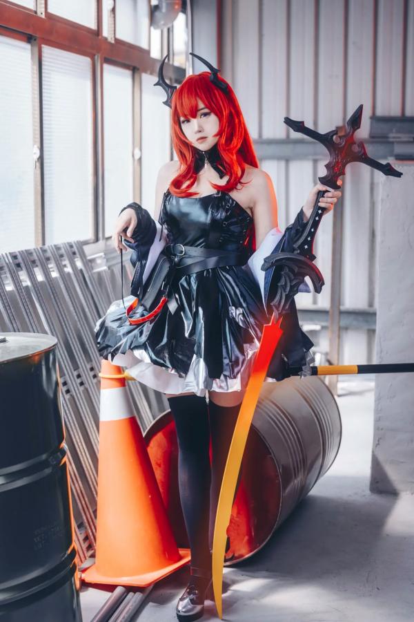    Hatori Sama - 明日方舟史尔特尔Cosplay，高冷御姐工业风战损重剑，冷艳绝美视觉大片第6张图片