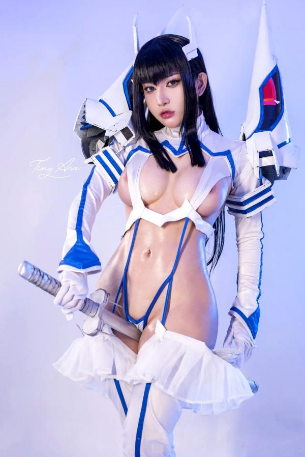    Tiny Asa - Satsuki Kiryuin 鬼龙院皋月高还原Cosplay，冷艳女战神性感战甲诱惑，二次元魅力身姿第19张图片