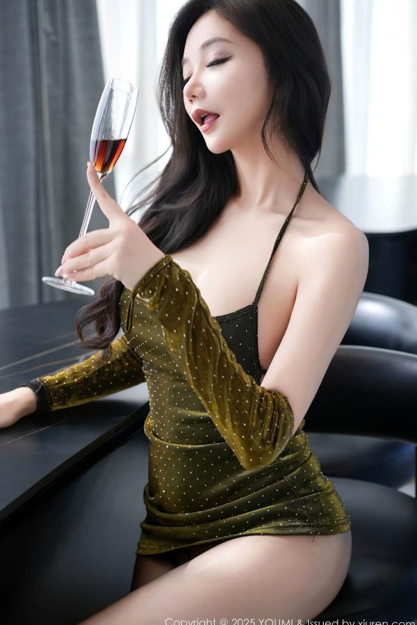 心妍小公主 李妍曦  YouMi尤蜜荟-1148-心妍小公主-橄榄绿色吊带连衣短裙-黑丝私房写真-大尺度性感女神第28张图片