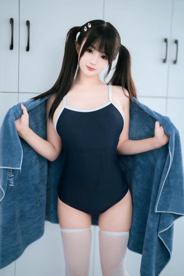 桜井宁宁 樱井宁宁  《桜井宁宁-059-青春双马尾少女泳池私房写真，性感白丝死库水诱惑》第30张图片