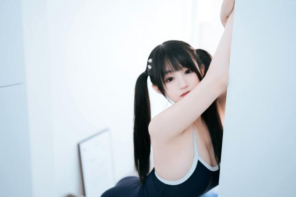 桜井宁宁 樱井宁宁  《桜井宁宁-059-青春双马尾少女泳池私房写真，性感白丝死库水诱惑》第39张图片