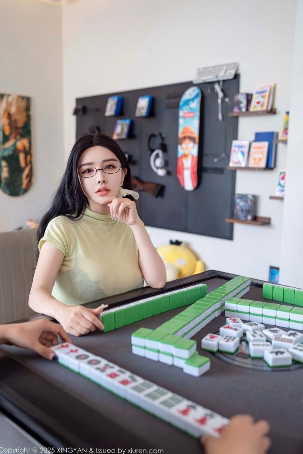    【星颜社】潘思沁性感麻将主题写真：眼镜娘制服诱惑，极品爆乳熟女大尺度私房，展现完美诱人曲线第3张图片
