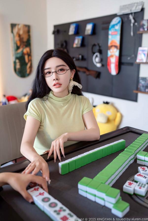    【星颜社】潘思沁性感麻将主题写真：眼镜娘制服诱惑，极品爆乳熟女大尺度私房，展现完美诱人曲线第4张图片