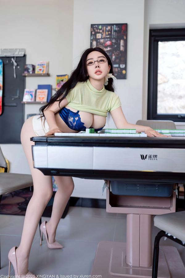    【星颜社】潘思沁性感麻将主题写真：眼镜娘制服诱惑，极品爆乳熟女大尺度私房，展现完美诱人曲线第73张图片