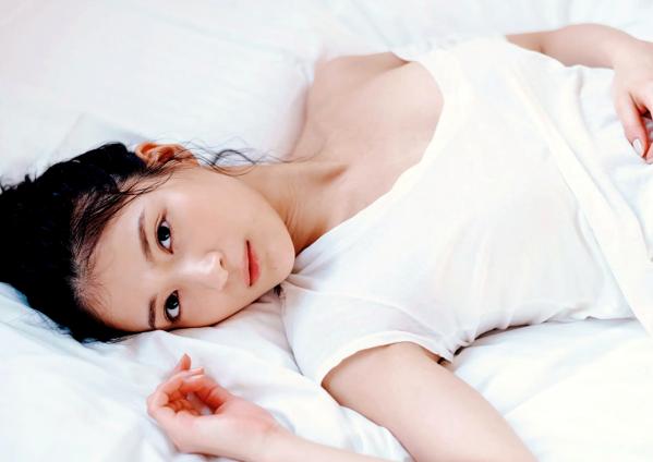    織田奈那 - 無頼派の純情 卧室私房照与海边比基尼诱惑写真第16张图片