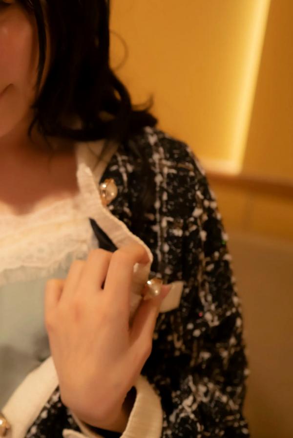    佐藤ののか - NONOKA 居家私房唯美写照，清纯气质与自然光影下的魅力时刻第18张图片