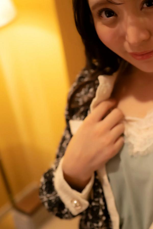    佐藤ののか - NONOKA 居家私房唯美写照，清纯气质与自然光影下的魅力时刻第19张图片