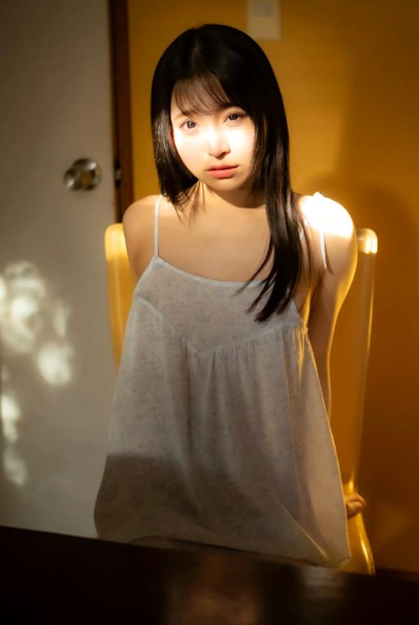    佐藤ののか - NONOKA 居家私房唯美写照，清纯气质与自然光影下的魅力时刻第36张图片
