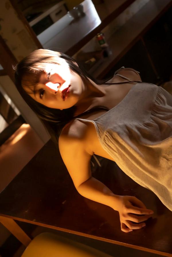    佐藤ののか - NONOKA 居家私房唯美写照，清纯气质与自然光影下的魅力时刻第39张图片