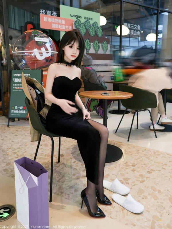    秀人网阿汁：短发黑丝女神，黑色抹胸礼裙私房大片，展现极致美腿与优雅诱惑气质第3张图片