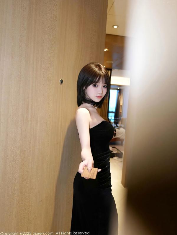    秀人网阿汁：短发黑丝女神，黑色抹胸礼裙私房大片，展现极致美腿与优雅诱惑气质第21张图片