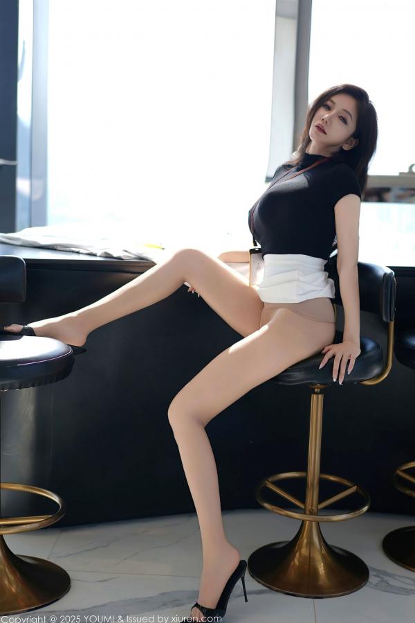 心妍小公主 李妍曦  YouMi尤蜜荟-1144-心妍小公主-OL紧身黑T搭配白裙，职场制服诱惑，极致曲线，无圣光大尺度私房写真 (2025.06.25)第26张图片