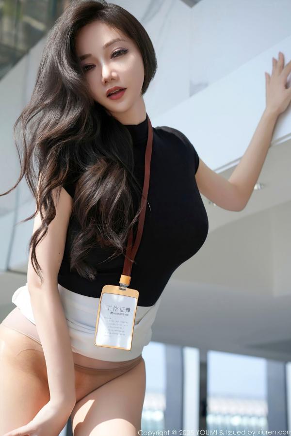 心妍小公主 李妍曦  YouMi尤蜜荟-1144-心妍小公主-OL紧身黑T搭配白裙，职场制服诱惑，极致曲线，无圣光大尺度私房写真 (2025.06.25)第61张图片