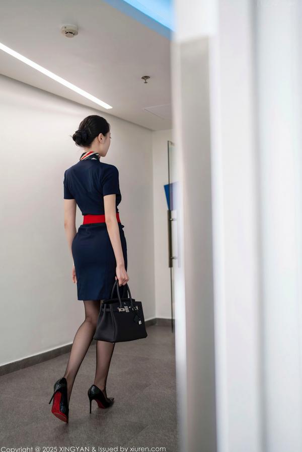    XingYan星颜社354-清妙-空姐制服诱惑，红色蕾丝内衣搭配黑丝美腿，酒店私房大尺度写真，极致撩人第3张图片