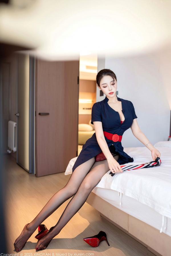    XingYan星颜社354-清妙-空姐制服诱惑，红色蕾丝内衣搭配黑丝美腿，酒店私房大尺度写真，极致撩人第23张图片