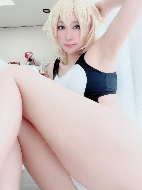    (Cosplay) 林檎蜜紀 - 圣女贞德黑白紧身泳装，高开叉大尺度性感诱惑，金发御姐极致身材展示第27张图片